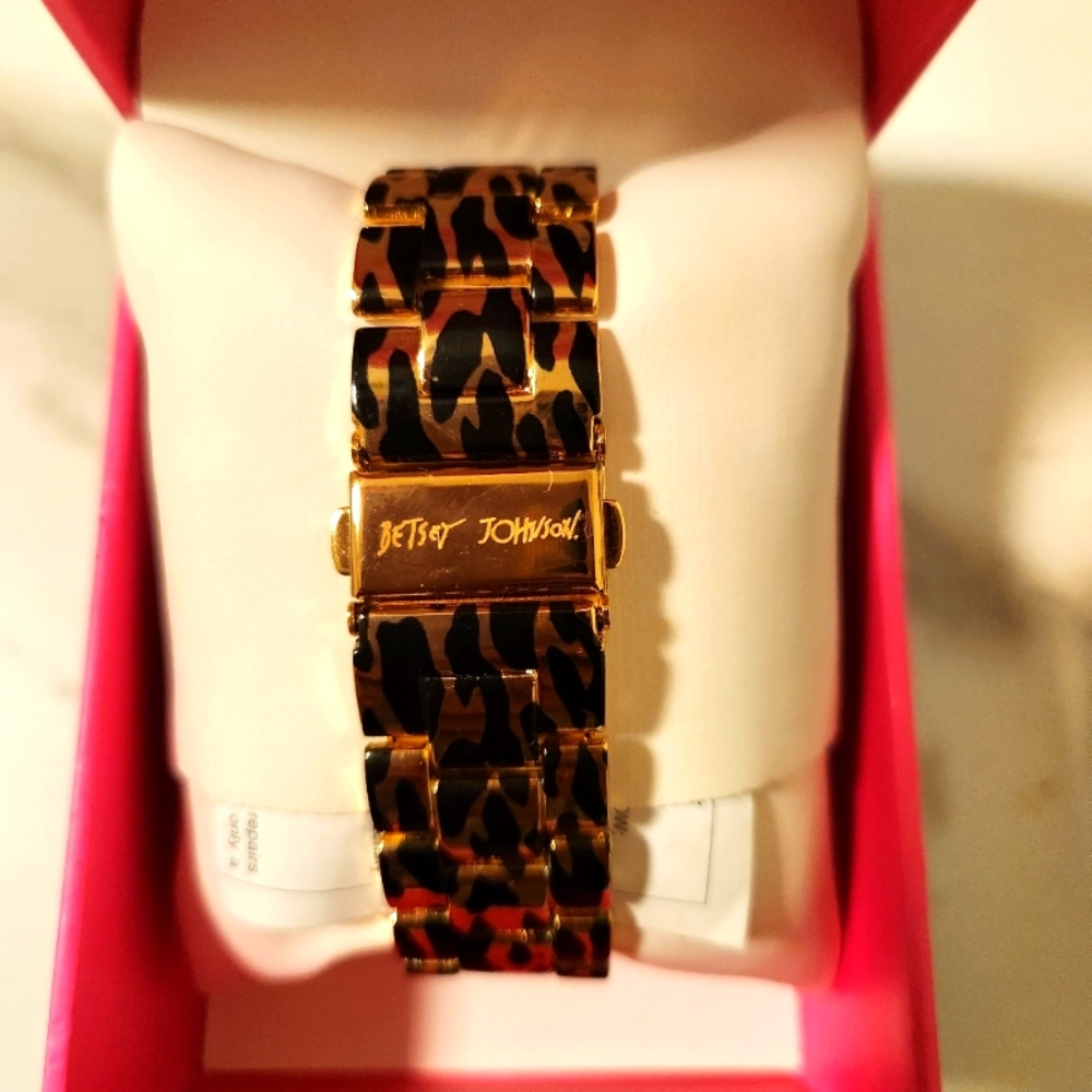 Watch - Picture 2 of 3